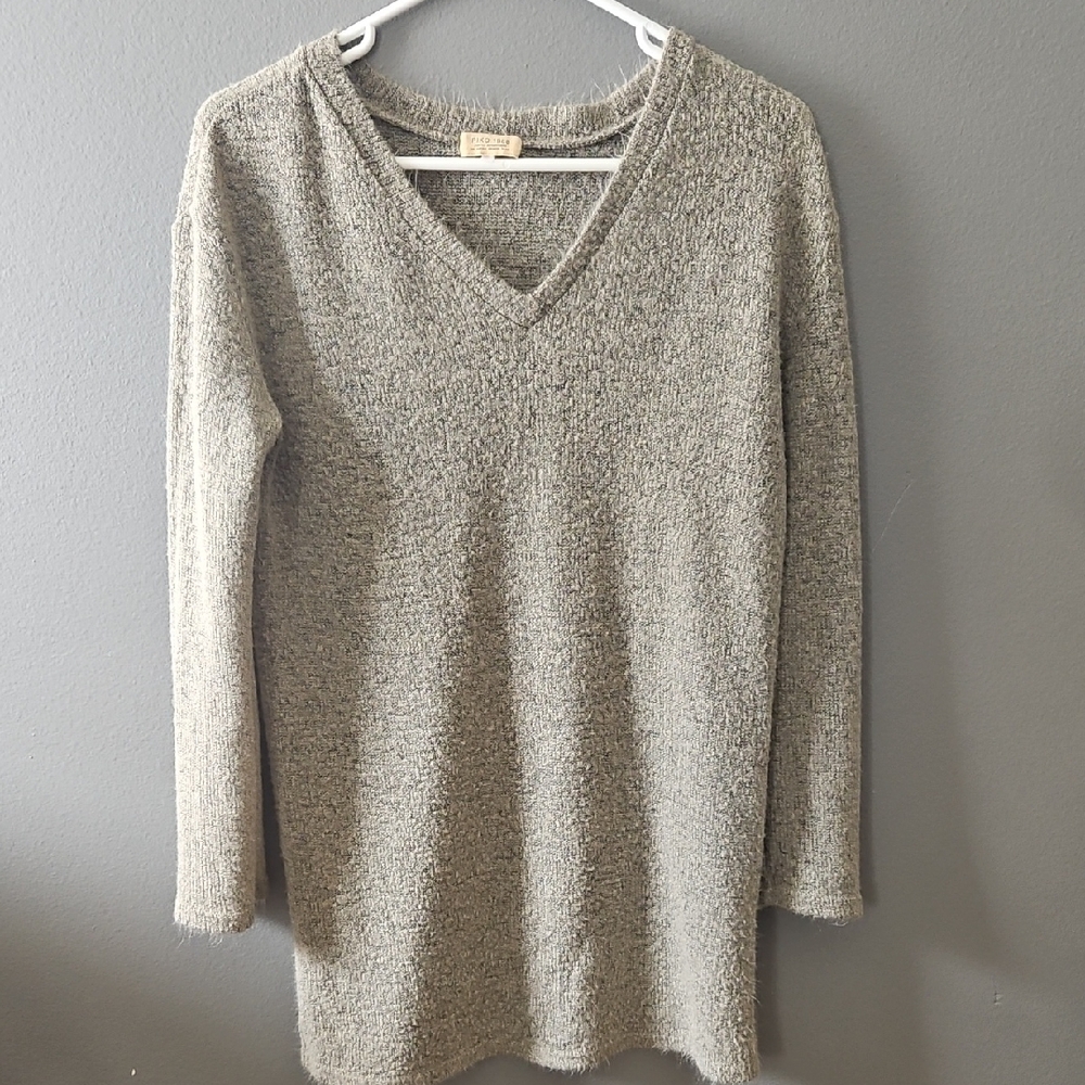 Piko 1988 Heathered Gray V-Neck Sweater Med